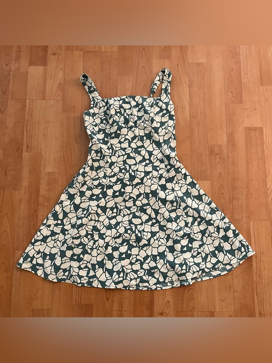 Abercrombie & Fitch Dresses & Skirts - LNWT Abercrombie & Fitch Green and White Leaf Mini Dress XS